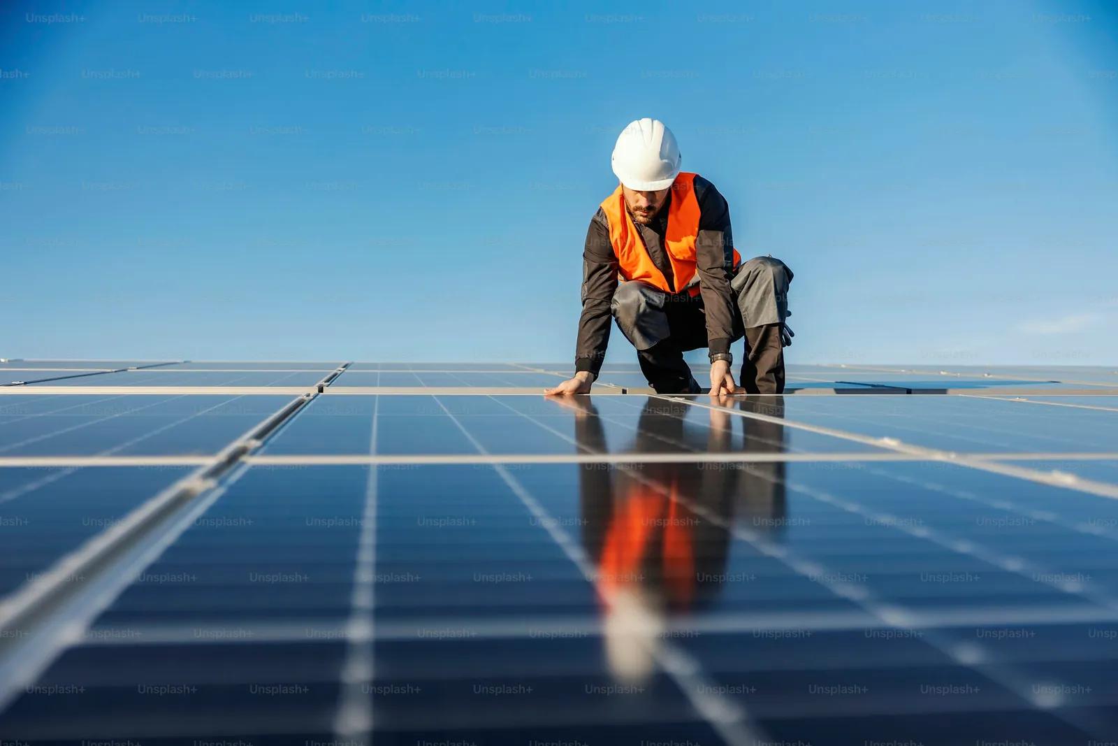 Panneaux solaires installés sur une toiture